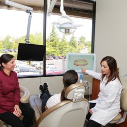 Renton Smile Dentistry - Renton dentist Dr. Pawandeep Kaur at Renton Smile Dentistry explains procedure to patient using iTero intraoral digital scanner