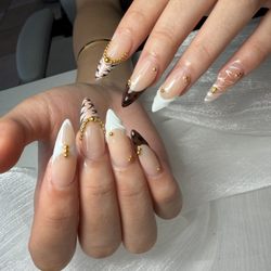 Magic Nails - Gel x with design