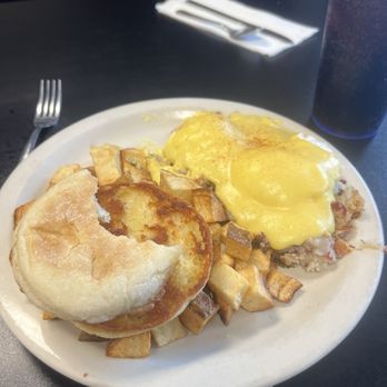 That One Place - Eggs Benedict and hash - Burgers Near Me - Port Orchard, Washington That One Place - Eggs Benedict and hash - Burgers Near Me - Port Orchard, Washington