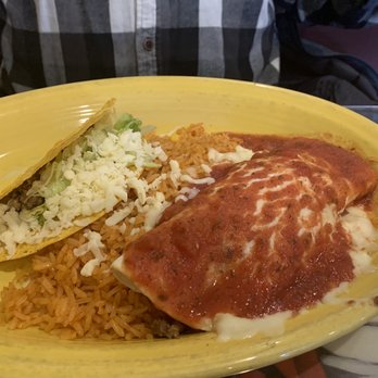 El Canelo Restaurant - One of many combination platters - Mexican Near Me - Buffalo, New York El Canelo Restaurant - One of many combination platters - Mexican Near Me - Buffalo, New York