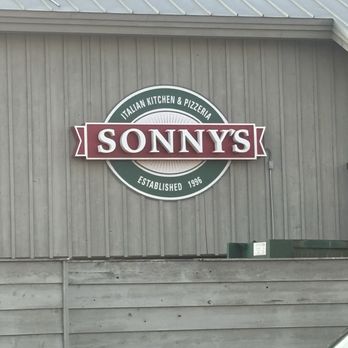 Sonny's Pizzeria - Sign you'll see from the road - Pizza Near Me - Sturgeon Bay, Wisconsin