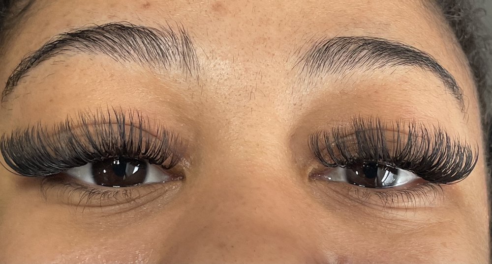 Boss Babe Lashes Logo