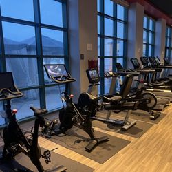 Hilton Daytona Beach Oceanfront Resort - Gym cardio equipment