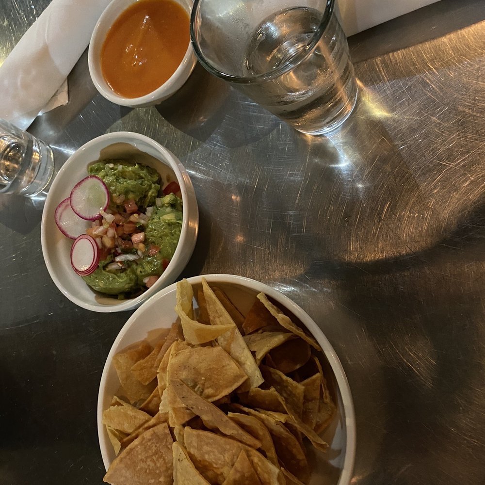 Oso - Chips with guac - Mexican Near Me - New York, New York Oso - Chips with guac - Mexican Near Me - New York, New York