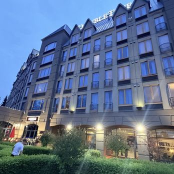 DoubleTree by Hilton North Vancouver - Hotels Near Me - North Vancouver, British Columbia DoubleTree by Hilton North Vancouver - Hotels Near Me - North Vancouver, British Columbia