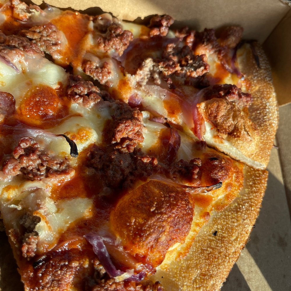 Pizza Guys - BBQ pizza with vegan sausage and onion - Pizza Near Me - Vallejo, California Pizza Guys - BBQ pizza with vegan sausage and onion - Pizza Near Me - Vallejo, California