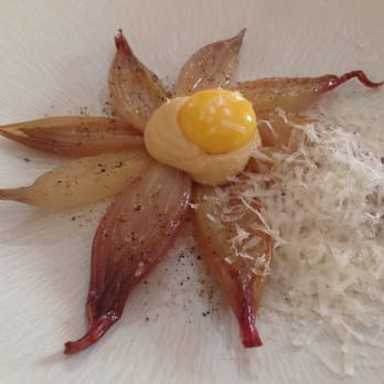 L'Arpège - Grilled Shallot, Quail Egg, Parmesan Cheese - French Near Me - Paris, 75 L'Arpège - Grilled Shallot, Quail Egg, Parmesan Cheese - French Near Me - Paris, 75