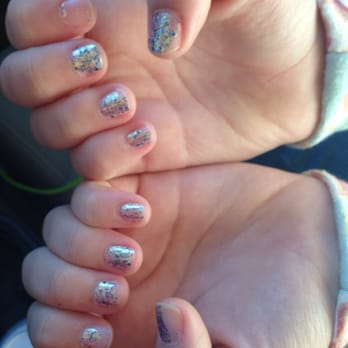 Classy Nails - My daughter' snails chipping 3 days after a mani pedi.  The polish on her thumb nail is almost completely gone. - Nail Salons Near Me - El Cerrito, California