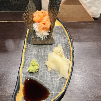 Chubby Curry - Salmon handroll - Japanese Curry Near Me - Covina, California