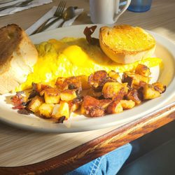 Kalamata Family Restaurant - Bacon and cheese omelet