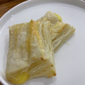 O'Kims - Warm Flaky dessert with custard - Korean Near Me - Honolulu, Hawaii