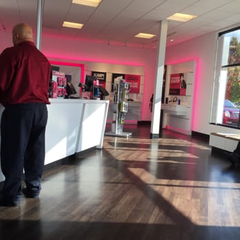 T-Mobile - Mobile Phones Near Me - Renton, Washington