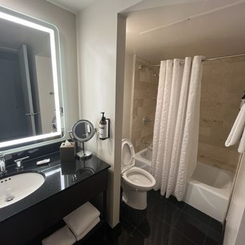 Hyatt Regency Houston - King room bath - Hotels Near Me - Houston, Texas