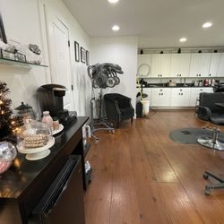 Raquel & Co - Inside coffee bar and wash area