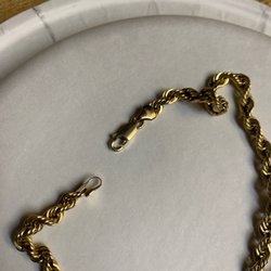 Zales Jewelers - Bad locking mechanism crab lock flawed bought like that with gap and was told this is normal !