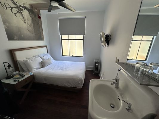 Commodore Hotel by null