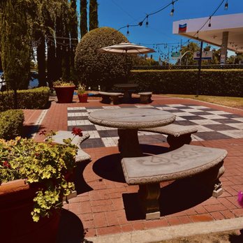 Common Heart - Lawn/Garden sitting area - Coffee & Tea Near Me - Visalia, California