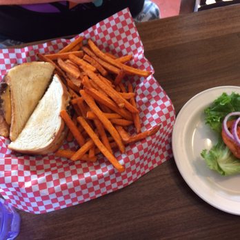 Red Barn Cafe - Breakfast & Brunch Near Me - Mount Vernon, Missouri