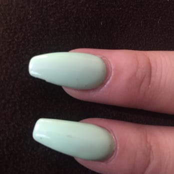GLO Nail Bar - Shapes are very inconsistent. Index finger is wide, middle finger is a completely diff shape! Every other nail is a diff shape - Nail Salons Near Me - Costa Mesa, California