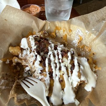 Gus & Andy’s - Chili cheese tator tots - Wine Bars Near Me - Montrose, California