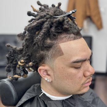 Zay Blendz - Mid Taper With Razor Finish And Enhancements - Barbers Near Me - Sacramento, California Zay Blendz - Mid Taper With Razor Finish And Enhancements - Barbers Near Me - Sacramento, California