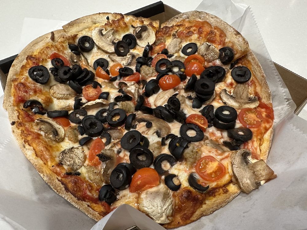 Social Life Pizza - Photo 3