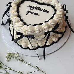 Elenbyelen - 8 inches Bow Cake