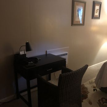 China Creek Cottage - Bedroom - Hotels Near Me - Willow Creek, California