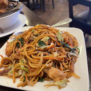 Goji Kitchen - Combination chow mein - Asian Fusion Near Me - Santa Rosa, California