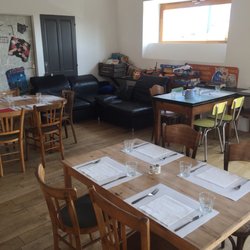 les instan'tanneries - Tables inside with area for kids