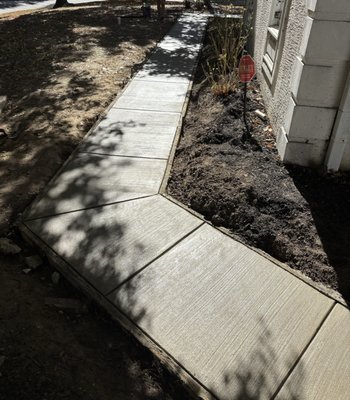 Curbs - We provide the best curb work in the area. Call us now for more information!