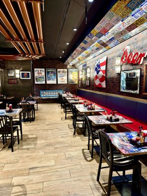 Barney's Beanery by null