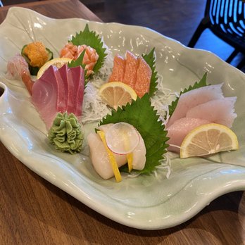 Kiraku Sushi - Deluxe sashimi (chef's choice) - Seafood Near Me - Richmond, British Columbia