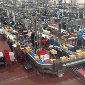 Tillamook Creamery - Making the cheese - Cheese Shops Near Me - Tillamook, Oregon