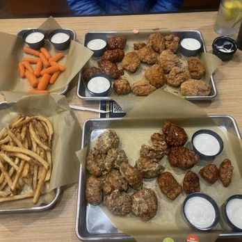 Buffalo Wild Wings - Parmesan Garlic Desert Heat (Dry Seasoning) Caribbean Jerk Orange Chicken Carrots Regular French Fries - Sports Bars Near Me - Oklahoma City, Oklahoma