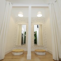 Yoyo Boutique - Fitting Rooms
