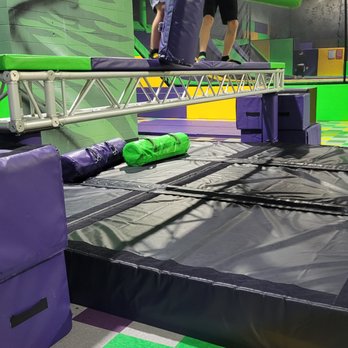 Get Air Alexandria - These pads moved and these corners were exposed. Kids could land directly on the tile. - Trampoline Parks Near Me - Alexandria, Virginia