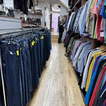 L Train Vintage - Used, Vintage & Consignment Near Me - New York, New York L Train Vintage - Used, Vintage & Consignment Near Me - New York, New York