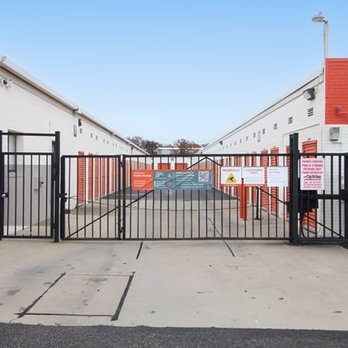 1. Public Storage