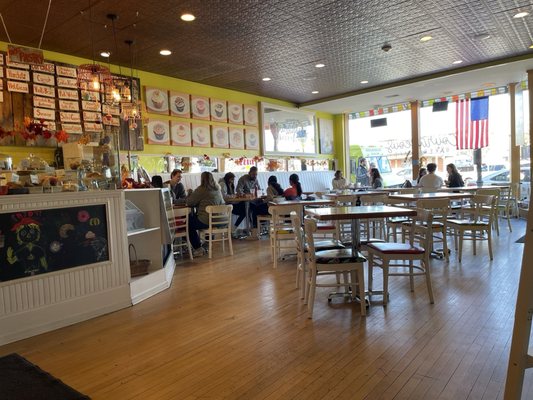 Courageous ELMHURST by null