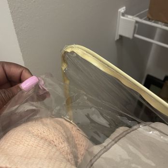 Bellhop Moving - Damaged storage bag - Movers Near Me - Atlanta, Georgia Bellhop Moving - Damaged storage bag - Movers Near Me - Atlanta, Georgia