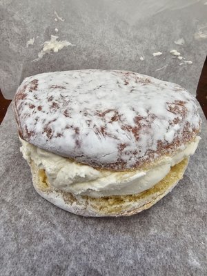 Holmesburg Bakery by null