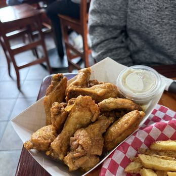 Beanie's Bar & Grill - Wings - American Near Me - Mount Joy, Pennsylvania