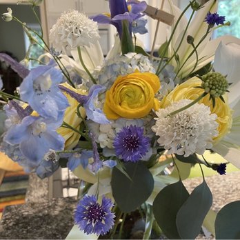 Garden Girl Flowers - Birthday Bouquet - Florists Near Me - Eugene, Oregon Garden Girl Flowers - Birthday Bouquet - Florists Near Me - Eugene, Oregon