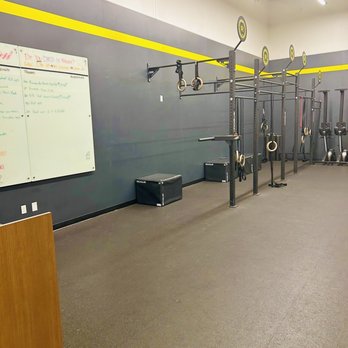 Gold's Gym - Copperas Cove - Personal trainer area - Gyms Near Me - Copperas Cove, Texas