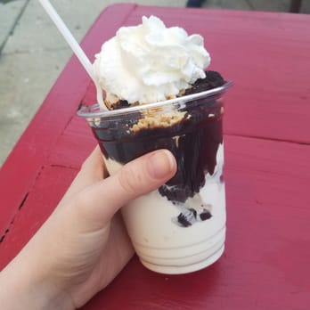 Gee N Jays - Brownie Sundae - Chinese Near Me - Elgin, Illinois