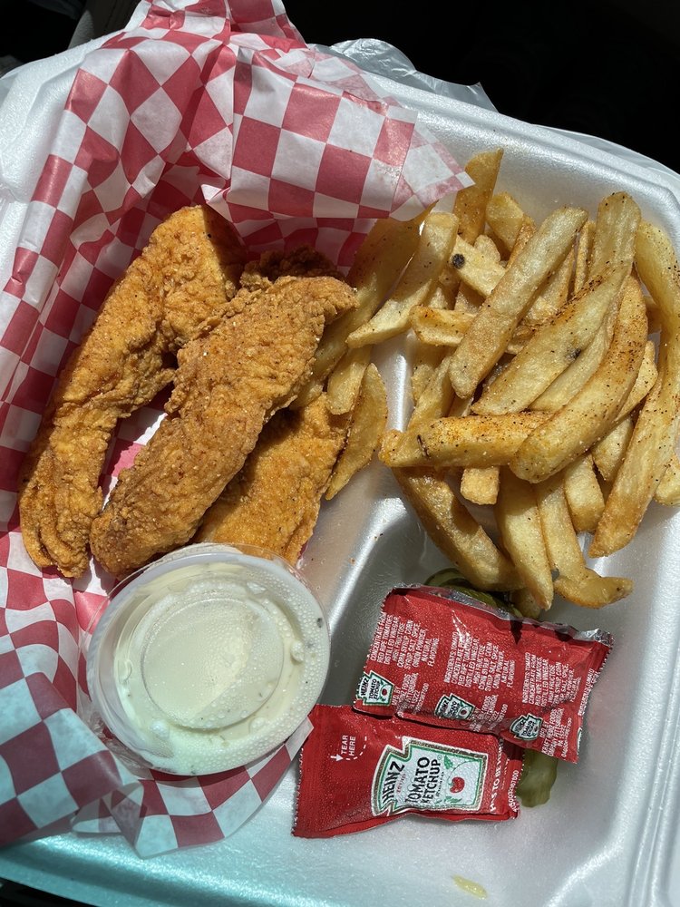 BUSTER’S FRIED CHICKEN AND FUNNEL CAKE 25 Photos 510 N Spur 63