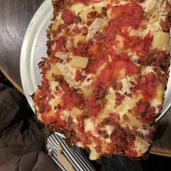 Cloverleaf Bar & Restaurant - Gluten free pizza with bacon, pineapple, and chicken - Pizza Near Me - Eastpointe, Michigan