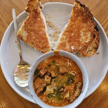 Florabella - Boujee grilled cheese and tomato soup - Italian Near Me - Missoula, Montana Florabella - Boujee grilled cheese and tomato soup - Italian Near Me - Missoula, Montana