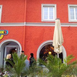 Papa Joe's - The colorful outside